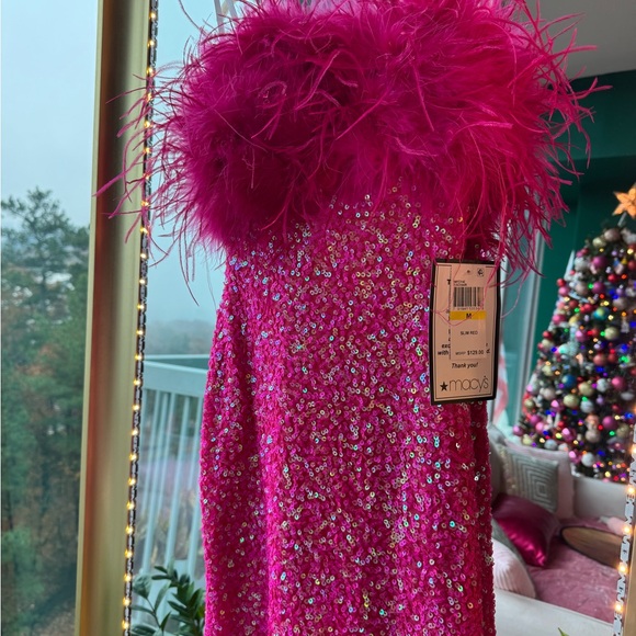 B DARLIN Feathered & Sequined Bodycon Dress Medium - Picture 13 of 15